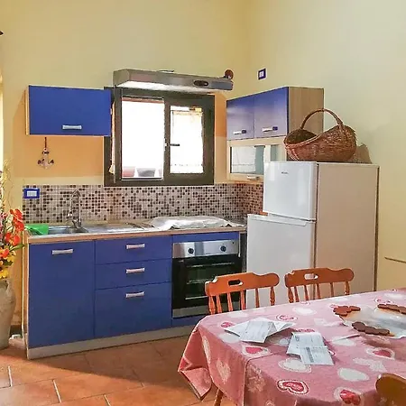 Awesome Apartment In Castelsardo With 2 Bedrooms דירה *
