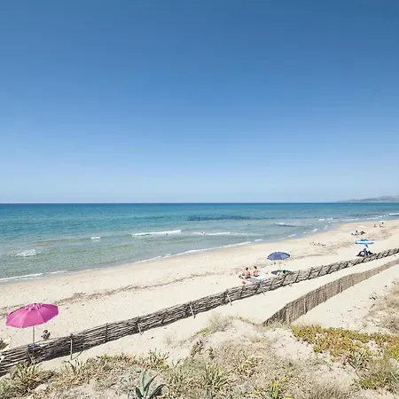 Awesome Apartment In Castelsardo With 2 Bedrooms דירה *
